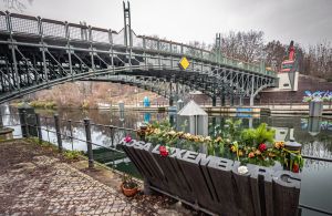 Rosa Luxemburg - Gedenkskulptur am Landwehrkanal 1987